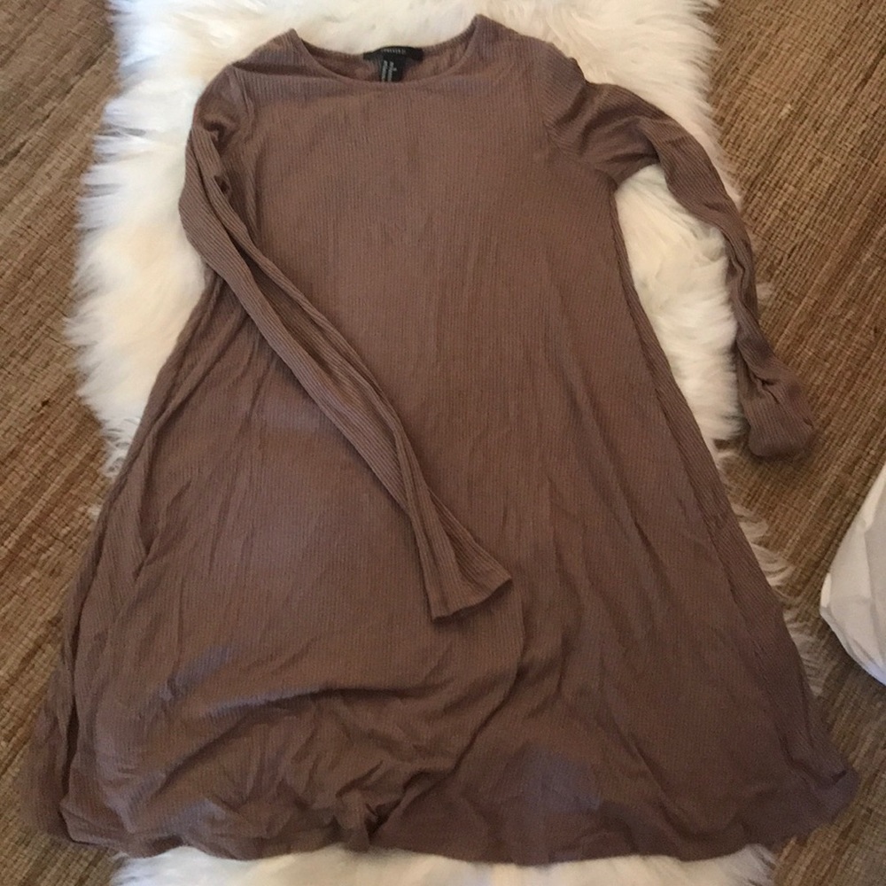 Super cute fit and flare long sleeve dress!